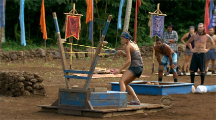 Mikayla tries the one-handed slingshot on "Survivor"