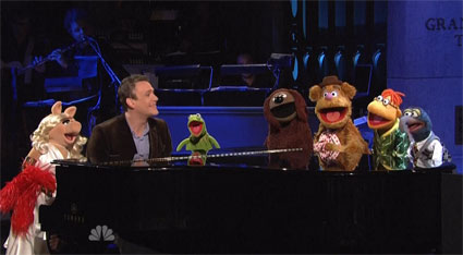 Jason Segel and the Muppets host SNL